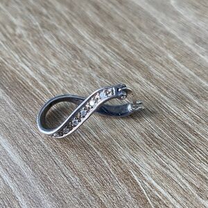 Chamilia ONE Silver and White Crystal Infinity Earring